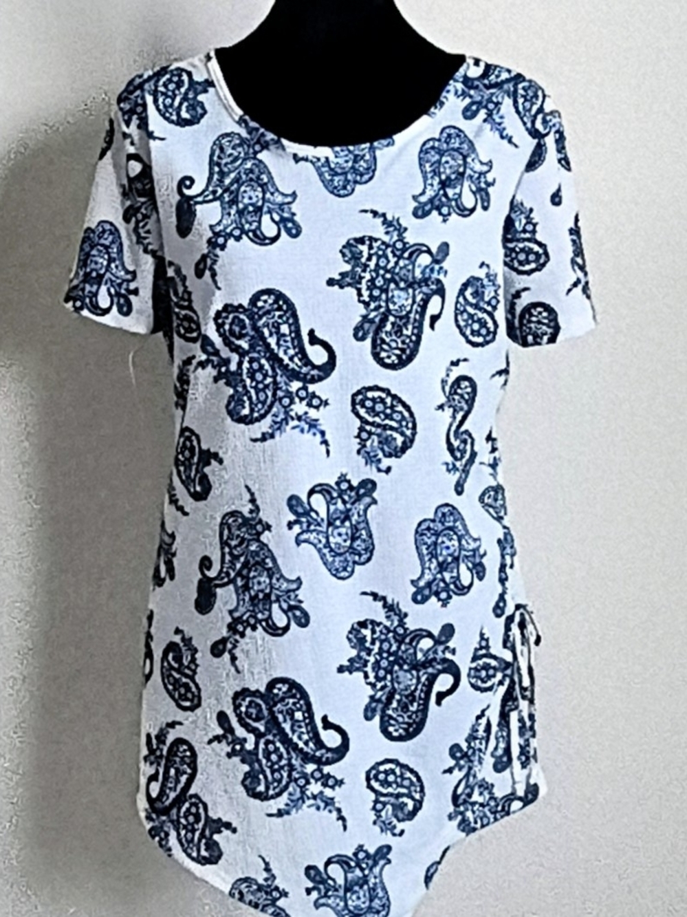 Como Vintage White Short Sleeve Top with Blue Paisley Print
